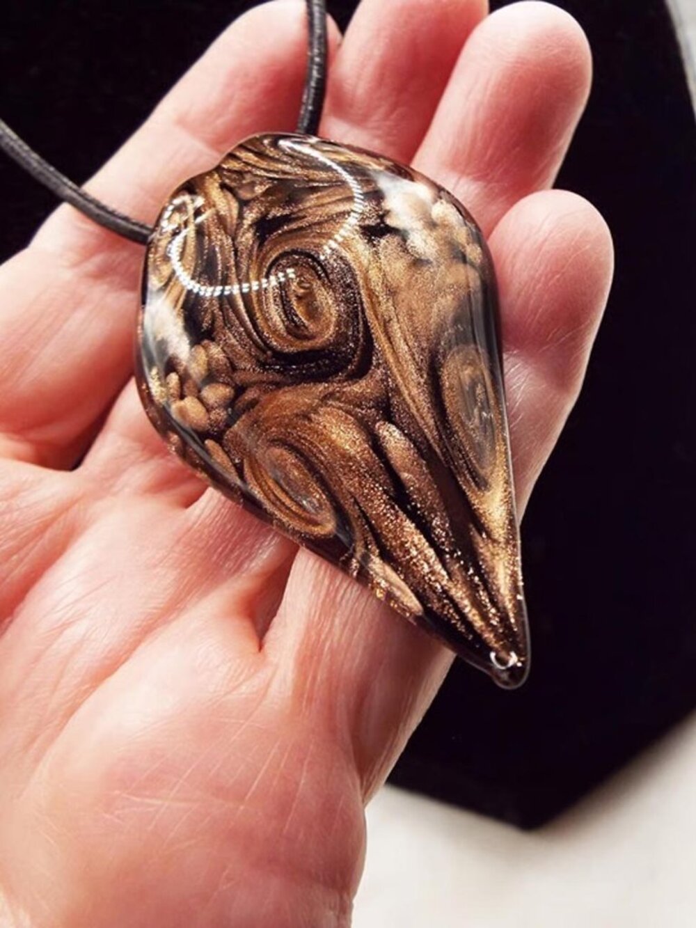 MURANO VENETIAN ART GLASS GOLDEN COPPER & BLACK TURNED LEAF PENDANT NECKLACE 21
